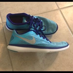 Turquoise Blue Nike Tennis Shoes